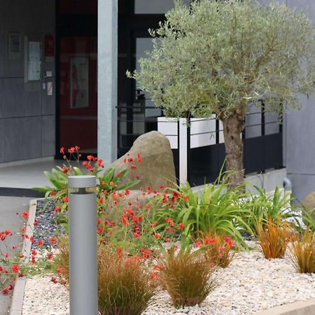 Hotel Ibis Guingamp Coeur De Bretagne Ploumagoar Екстериор снимка