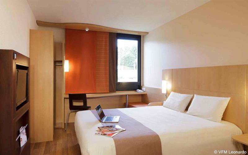 Hotel Ibis Guingamp Coeur De Bretagne Ploumagoar Екстериор снимка