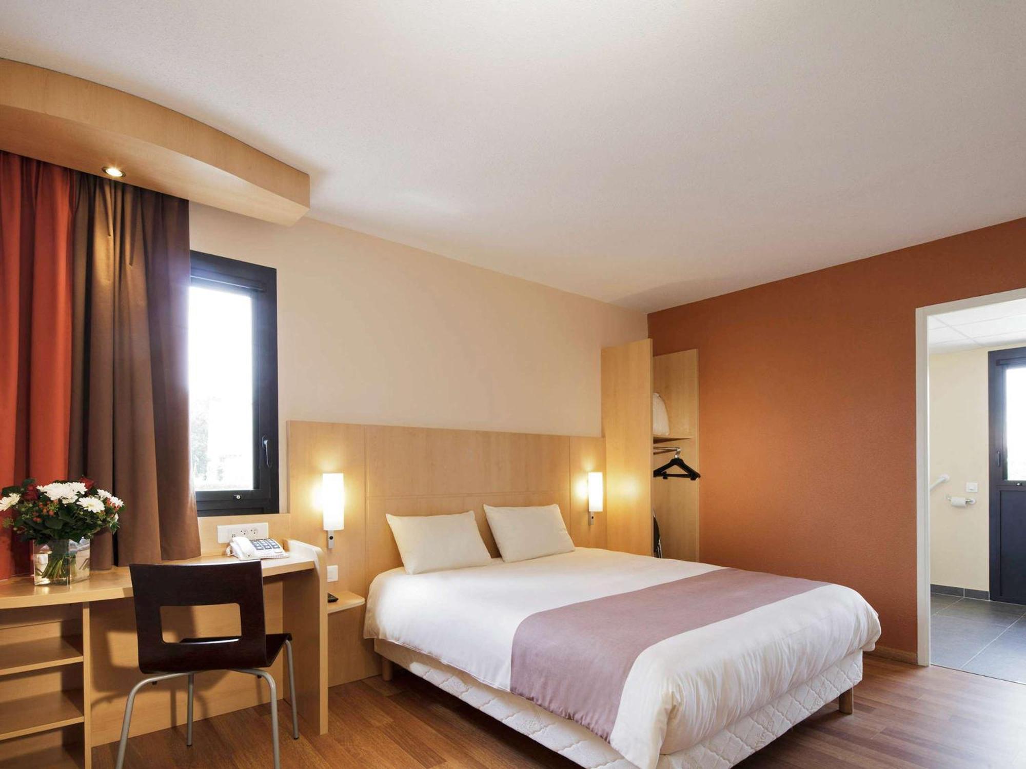 Hotel Ibis Guingamp Coeur De Bretagne Ploumagoar Екстериор снимка