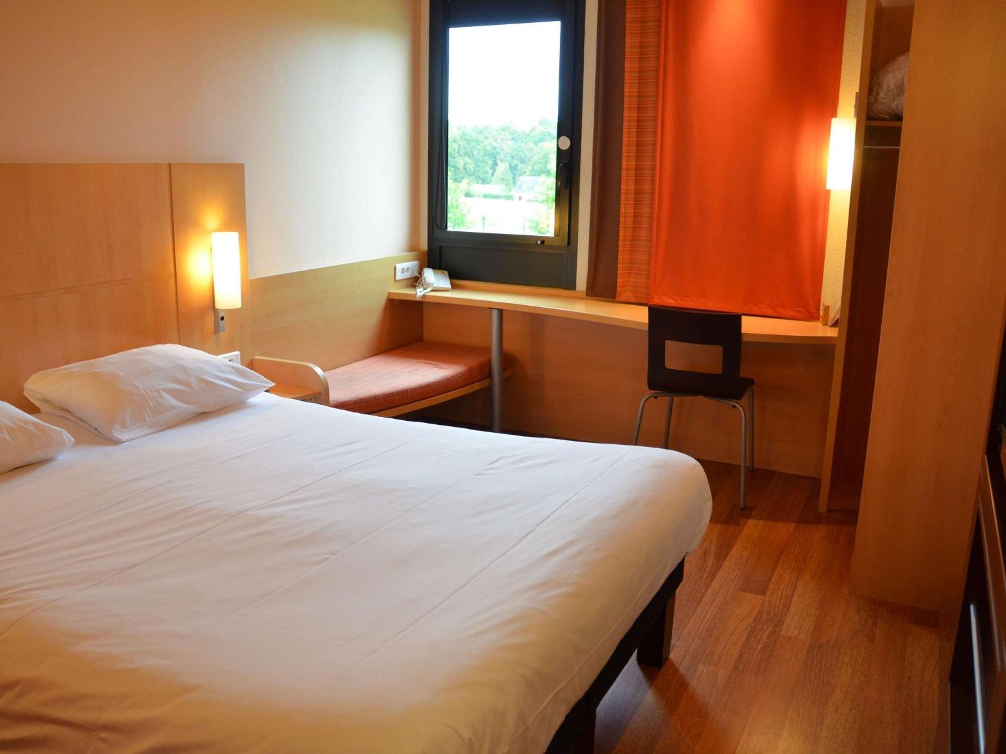 Hotel Ibis Guingamp Coeur De Bretagne Ploumagoar Екстериор снимка