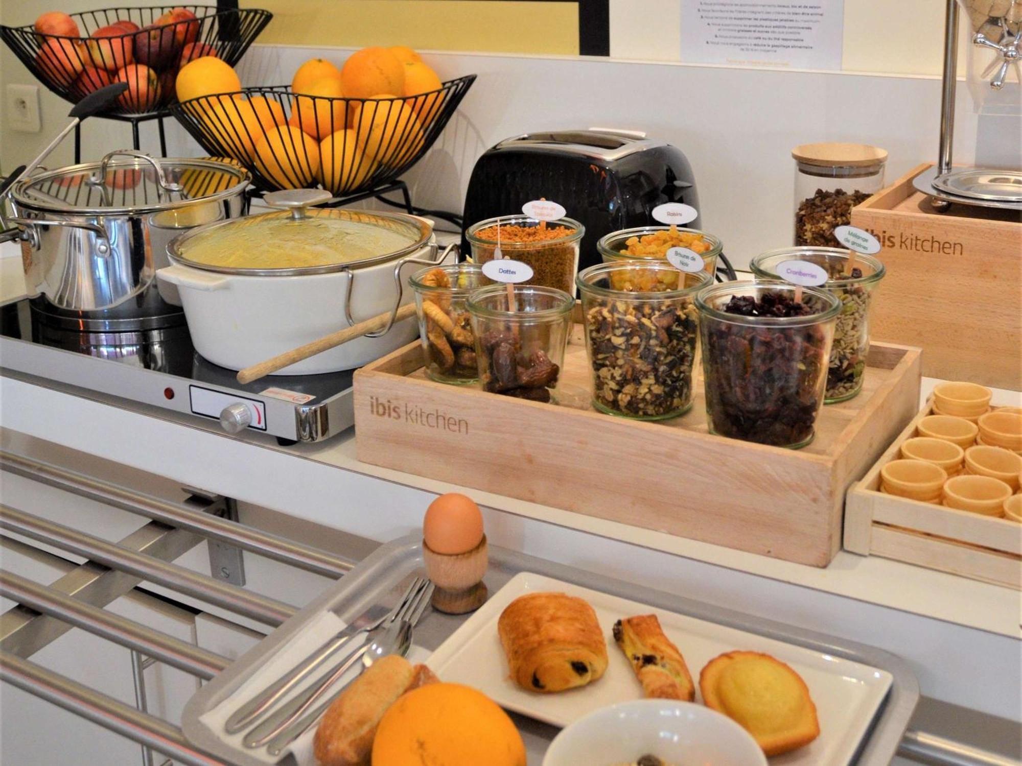 Hotel Ibis Guingamp Coeur De Bretagne Ploumagoar Екстериор снимка