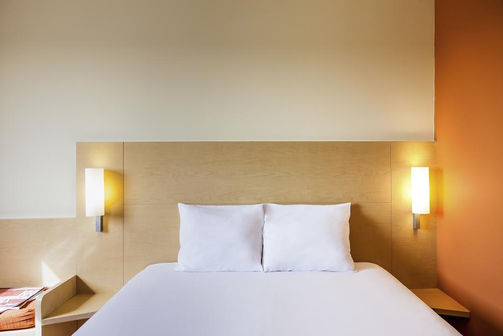 Hotel Ibis Guingamp Coeur De Bretagne Ploumagoar Стая снимка