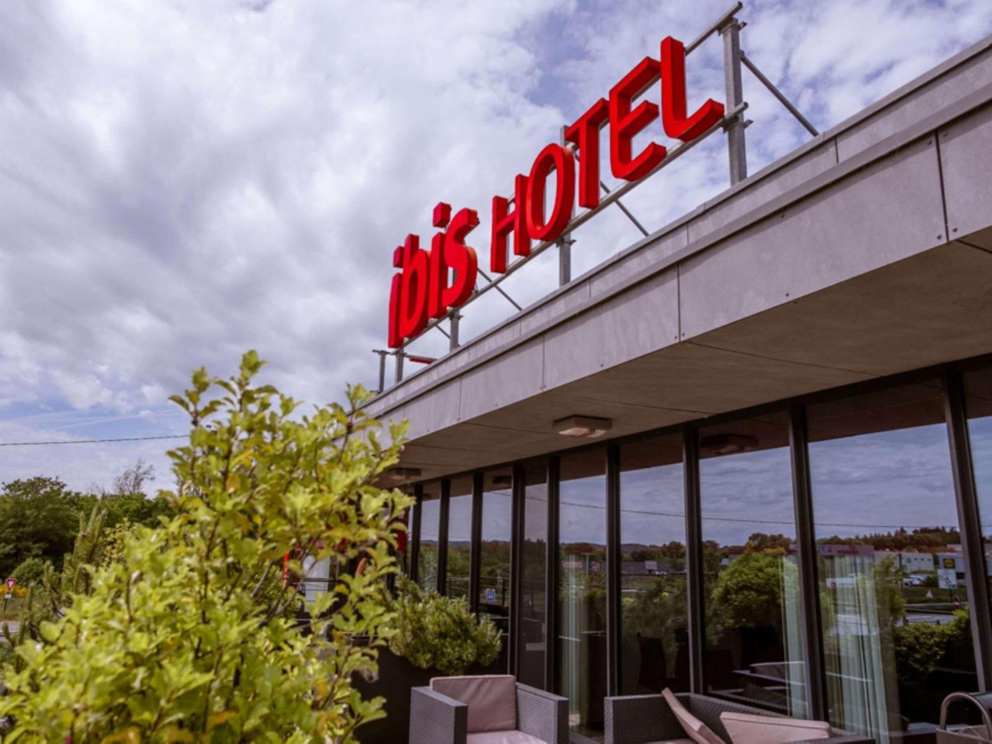 Hotel Ibis Guingamp Coeur De Bretagne Ploumagoar Екстериор снимка