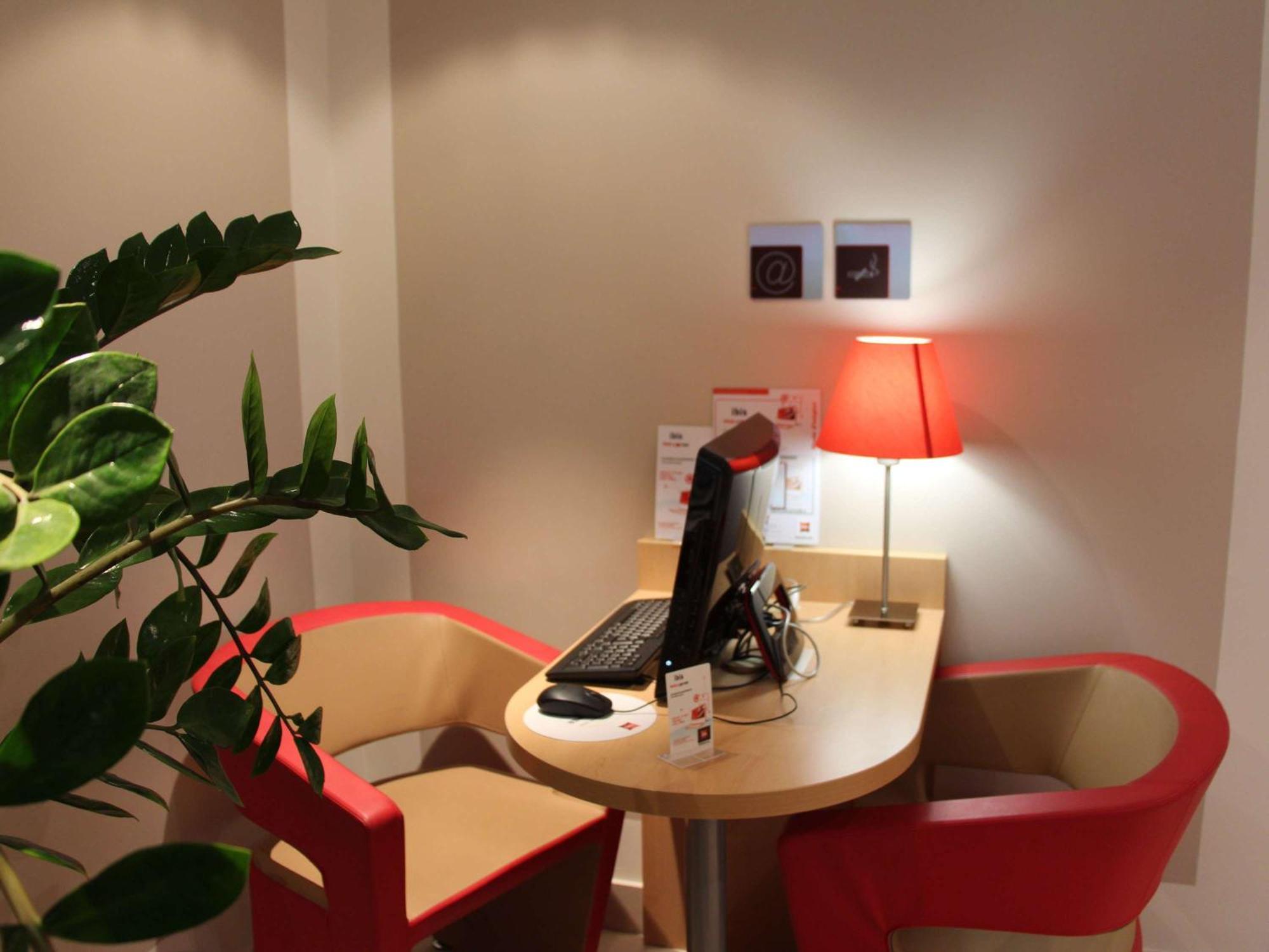 Hotel Ibis Guingamp Coeur De Bretagne Ploumagoar Екстериор снимка