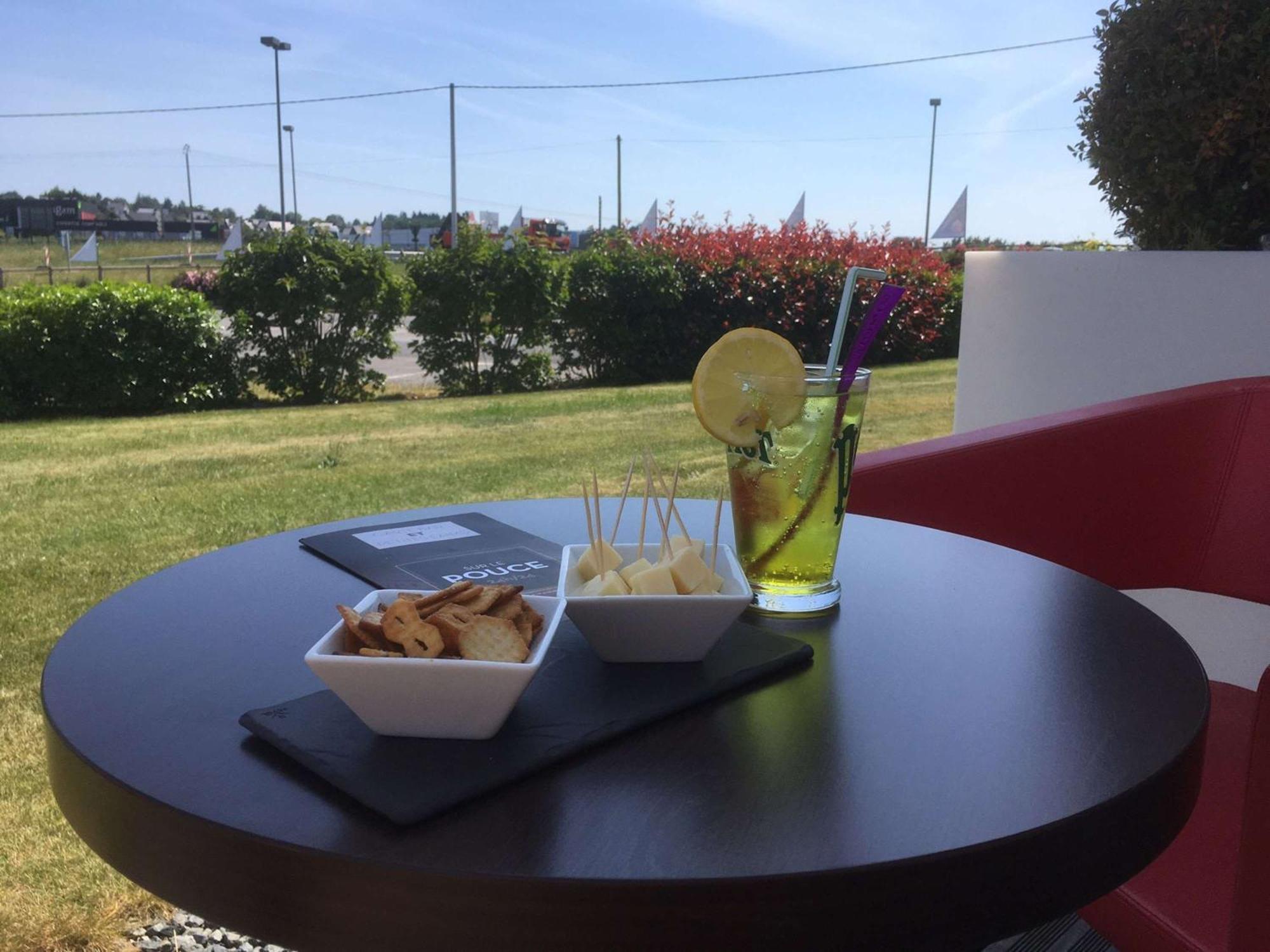 Hotel Ibis Guingamp Coeur De Bretagne Ploumagoar Екстериор снимка